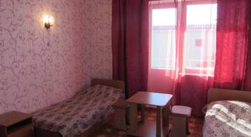 Фото номера Трехместный номер с основными удобствами Гостевой дом Пансионат Крымские Дачи г. Щёлкино 6